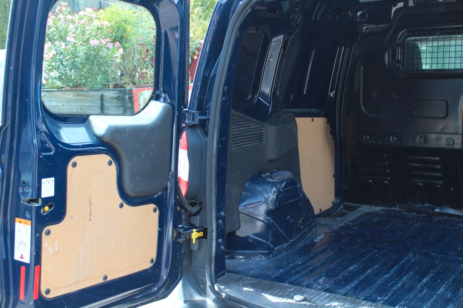 Tourneo Courier 1,0L Ecobooster, Wenig Km!!