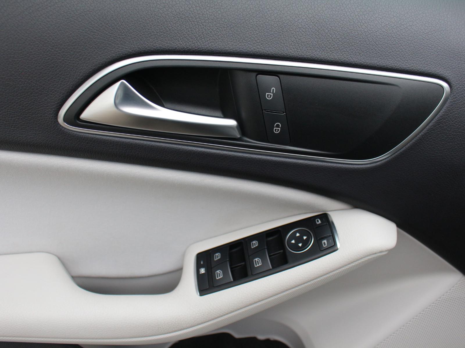 Mercedes-Benz GLA 200 CDI AT 4Matic Navi PDC SHZ Tempomat WR