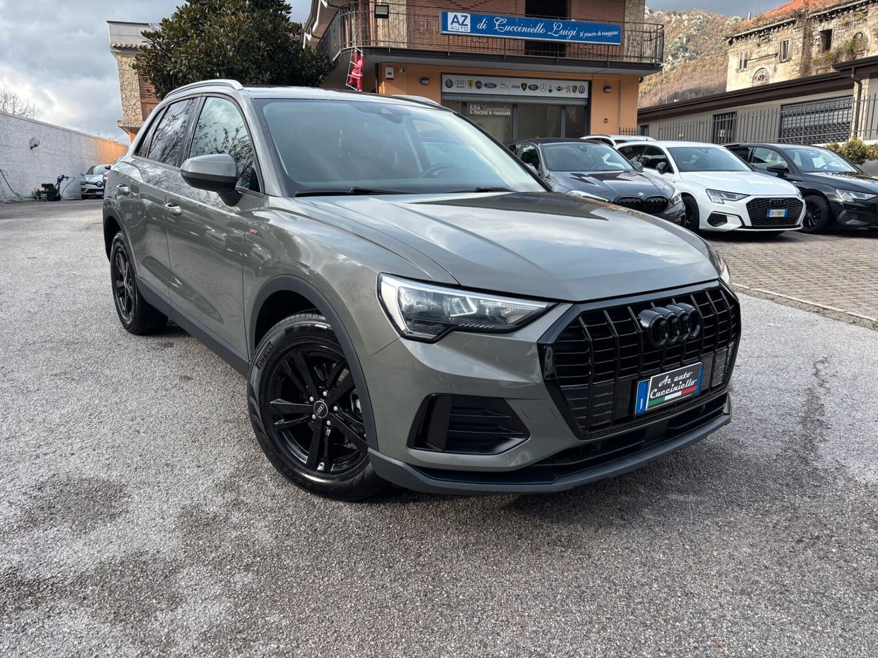 Audi Q3 35 TDI 150CV S tronic IDENTITY BLACK - S imagem 2