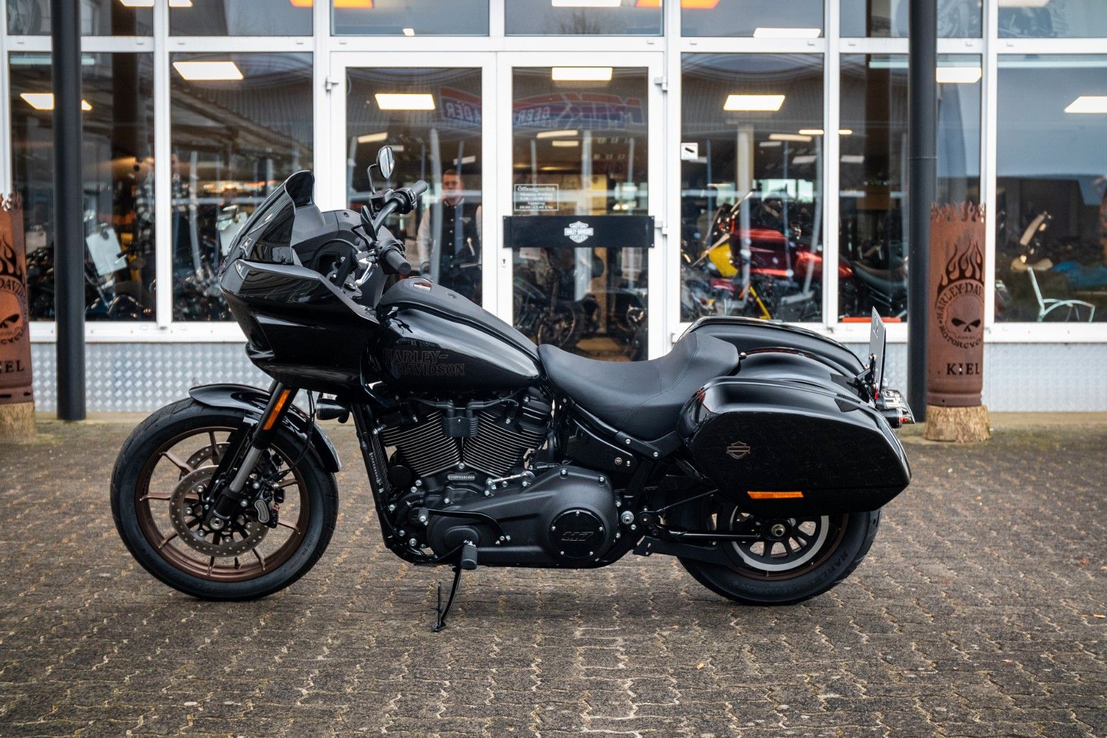 Fahrzeugabbildung Harley-Davidson FXLRST LOW RIDER ST 117 MY23 - kurzfr. verfügbar