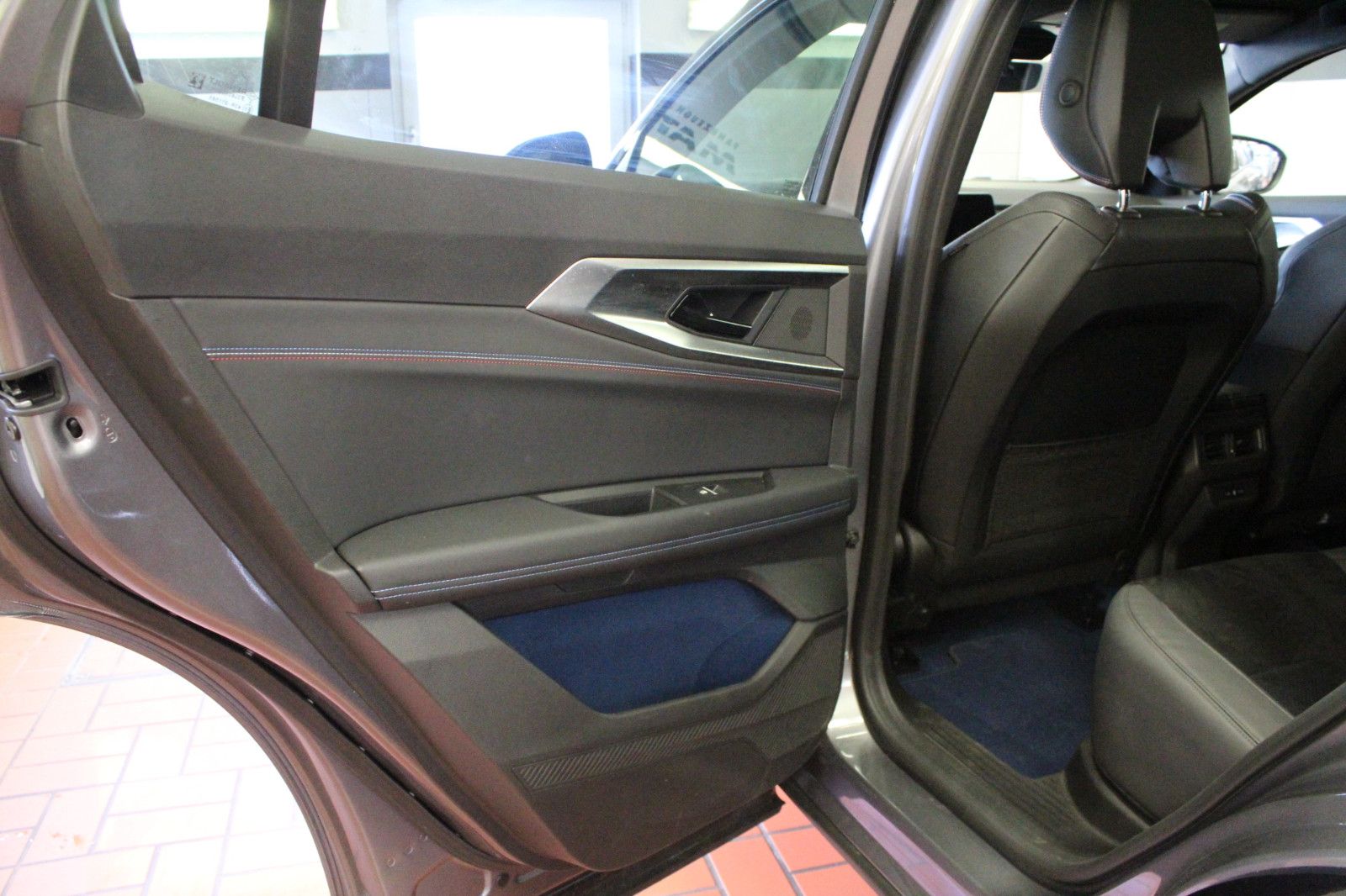 Fahrzeugabbildung Renault Rafale Hybrid E-Tech 4x4 300 PHEV Esprit Alpine