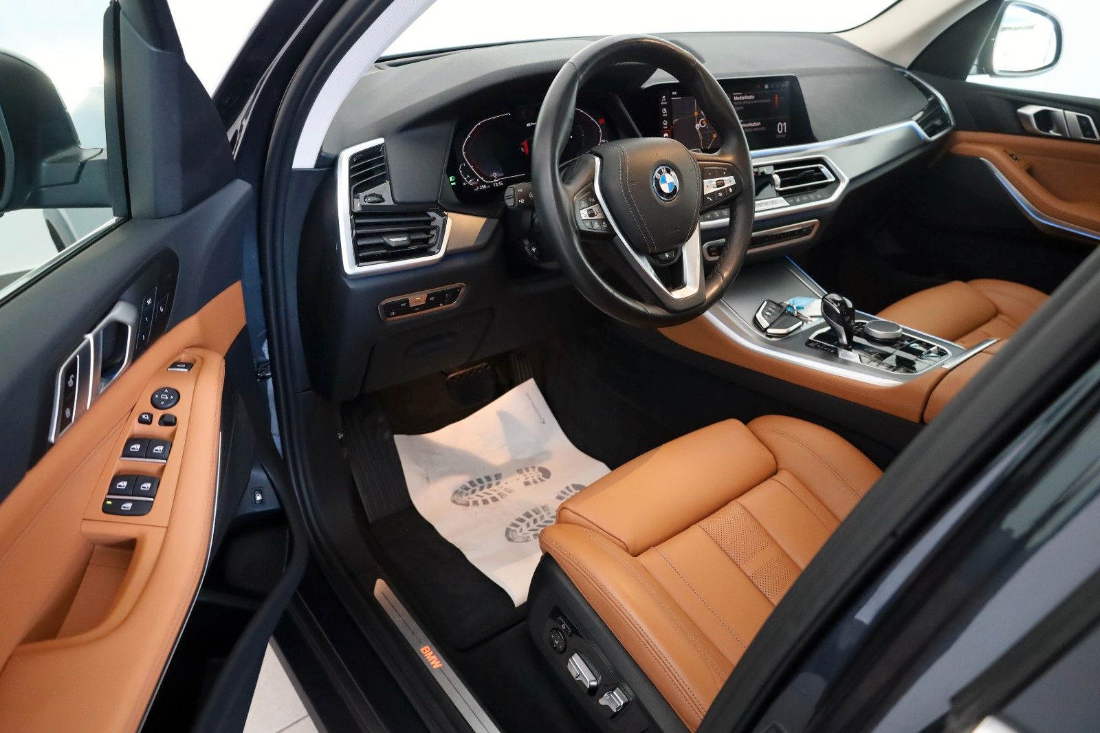 Fahrzeugabbildung BMW X5 xDrive 45e,Leder,Navi,Panorama,HUD,Kamera,ACC