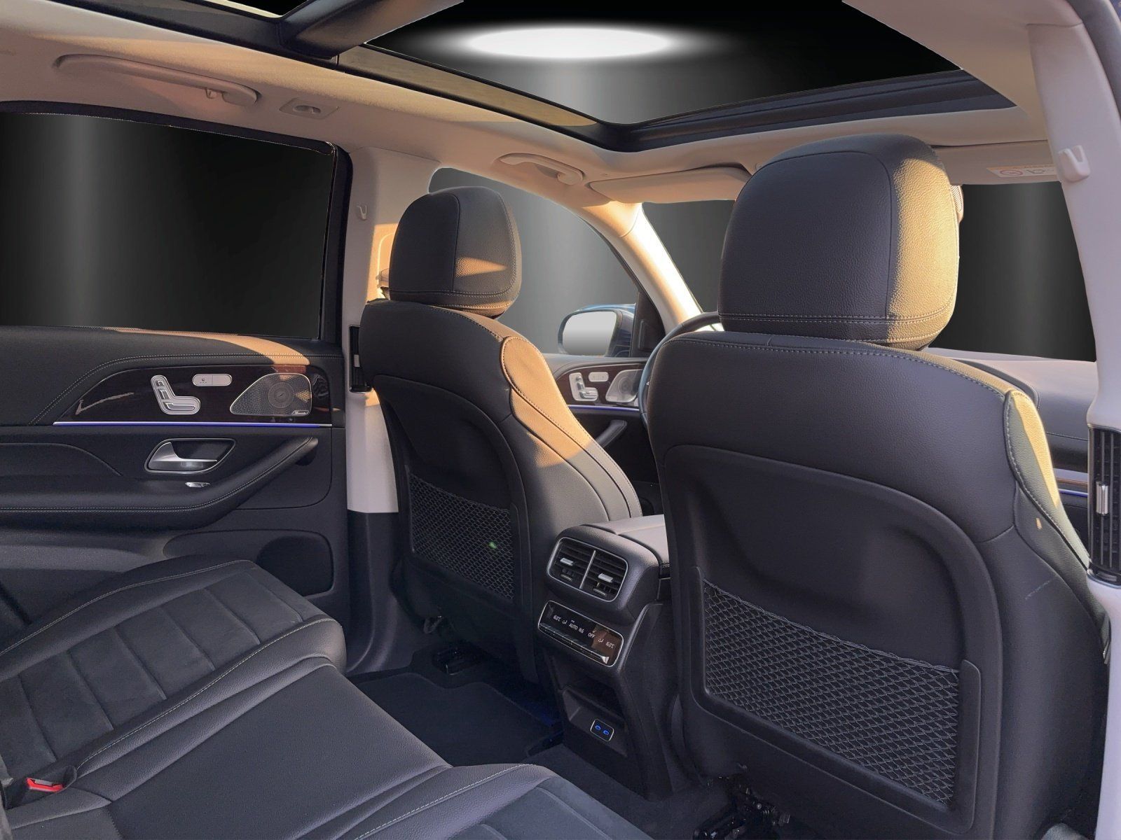 Fahrzeugabbildung Mercedes-Benz GLE350de AMG Prem DISTR Pano AIRMATIC 4xel.Sitze