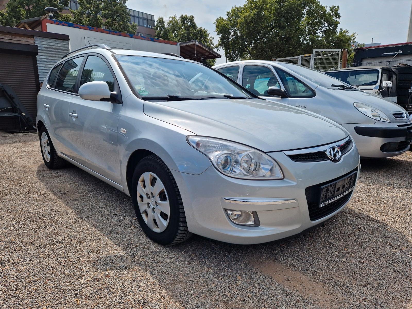 Hyundai i30 2009 — салон