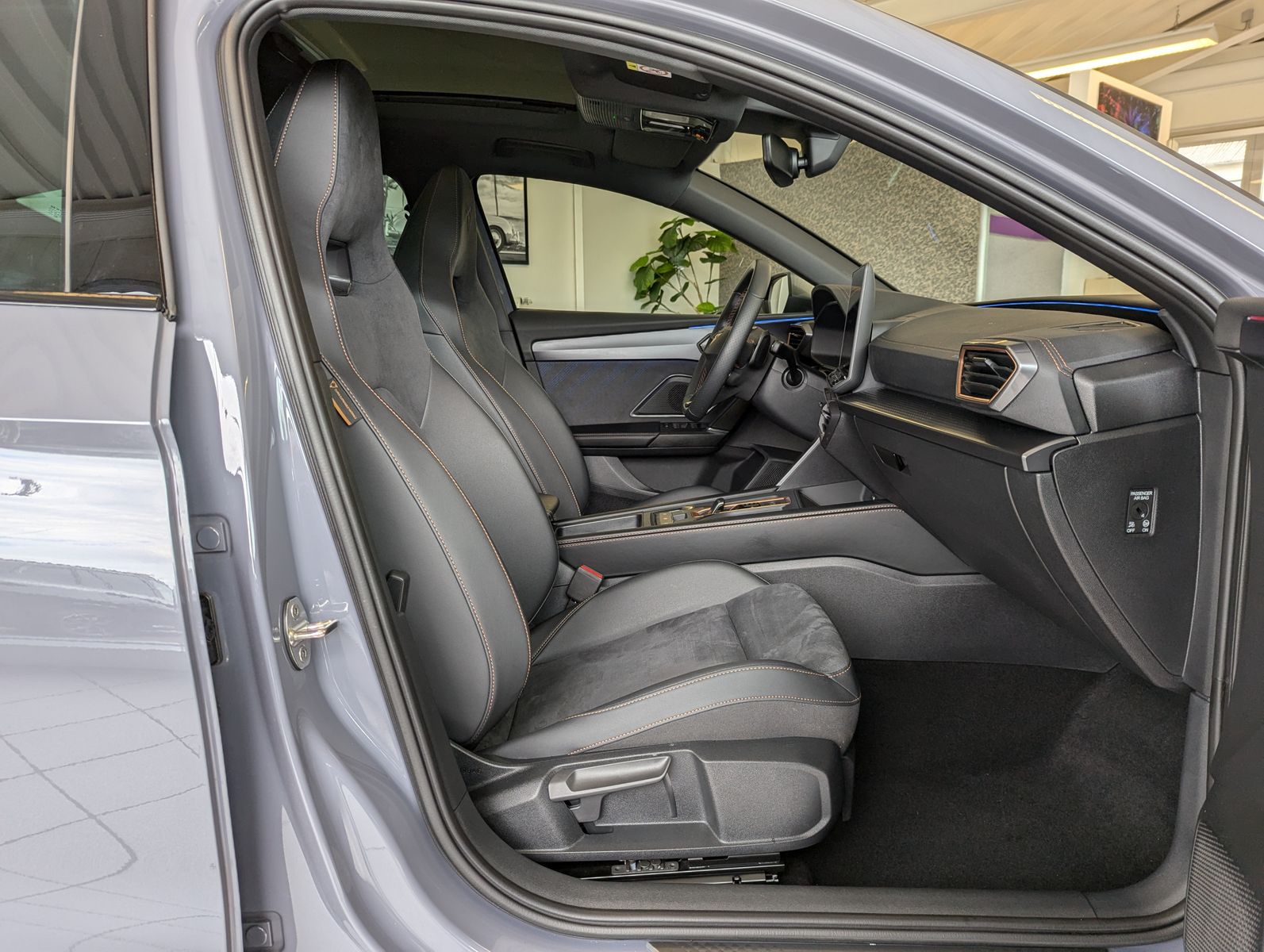 CUPRA Leon 2.0TSI VZ Matrix Pano Sennheiser Kamera 19" - Image 15