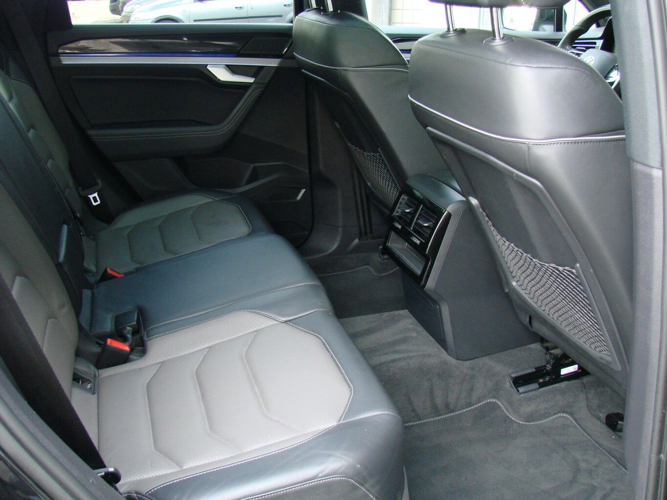 Volkswagen Touareg 3.0TDi R-Line 4M LED AHK PANO ACC Luftfe foto 21