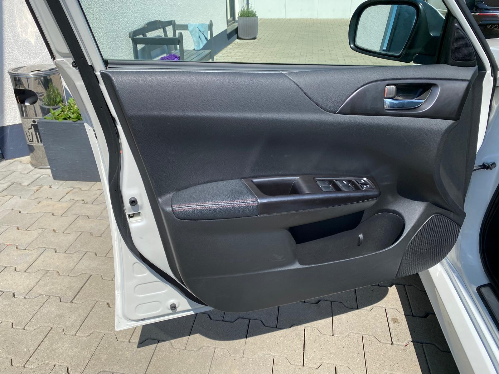 SUBARU WRX - STI - 310 CV - BVM - TOIT OUVRANT