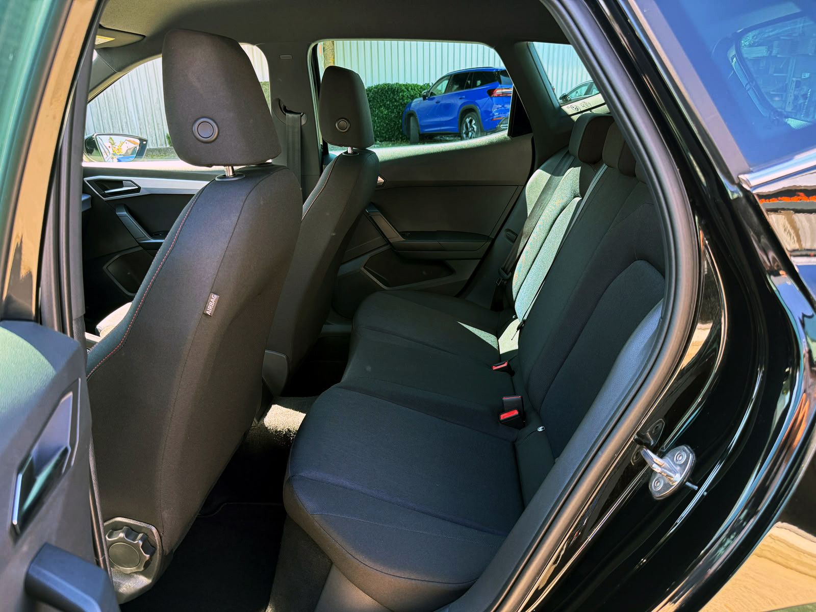 Fahrzeugabbildung SEAT Arona 1.0 TSI DSG FR LED NAV KAM PDC ACC AHK