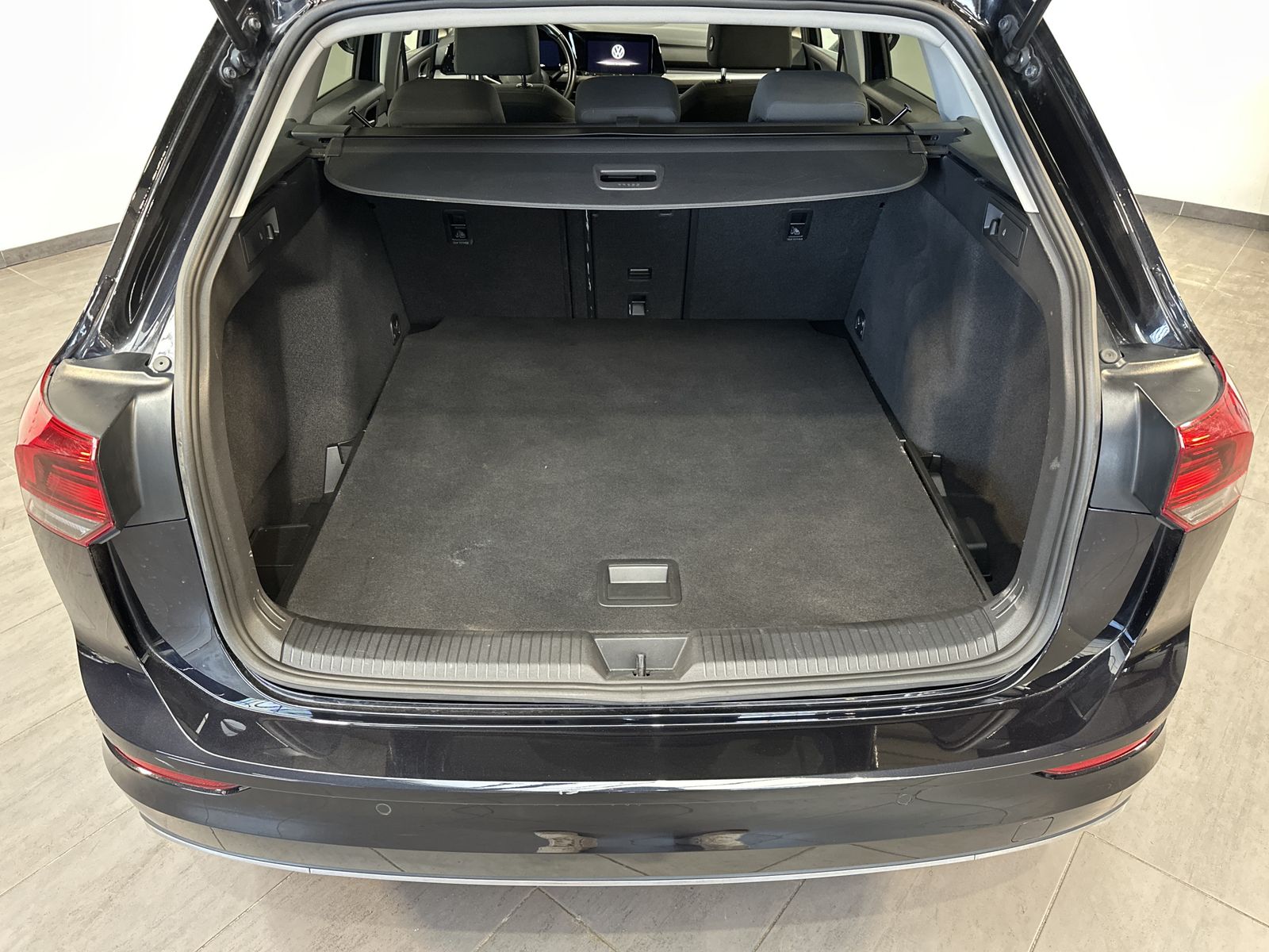 Fahrzeugabbildung Volkswagen Golf Variant 2.0 TDI DSG Style NAV+LED+AHK+KAM
