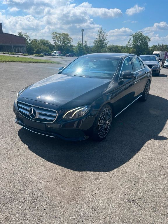 Image of Mercedes-Benz E 220
