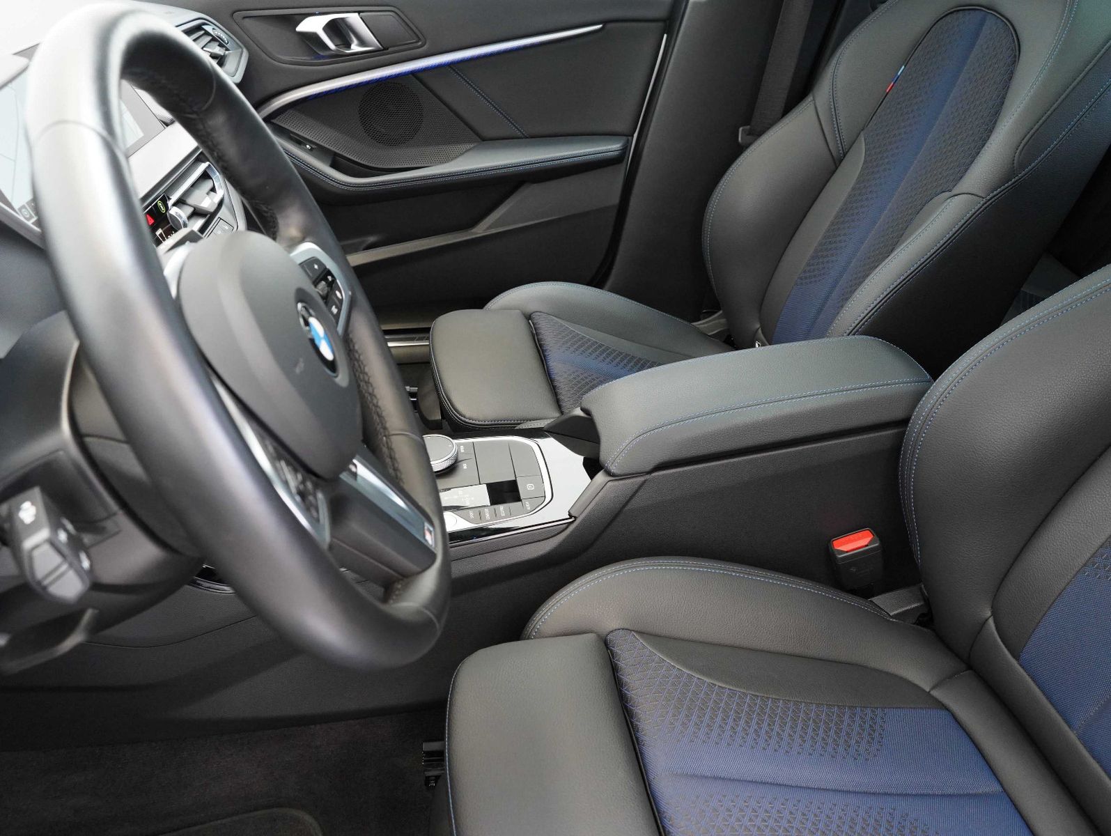 Fahrzeugabbildung BMW 218i Gran Coupé M Sport SHADOW/DAB/TRAVEL/PANO