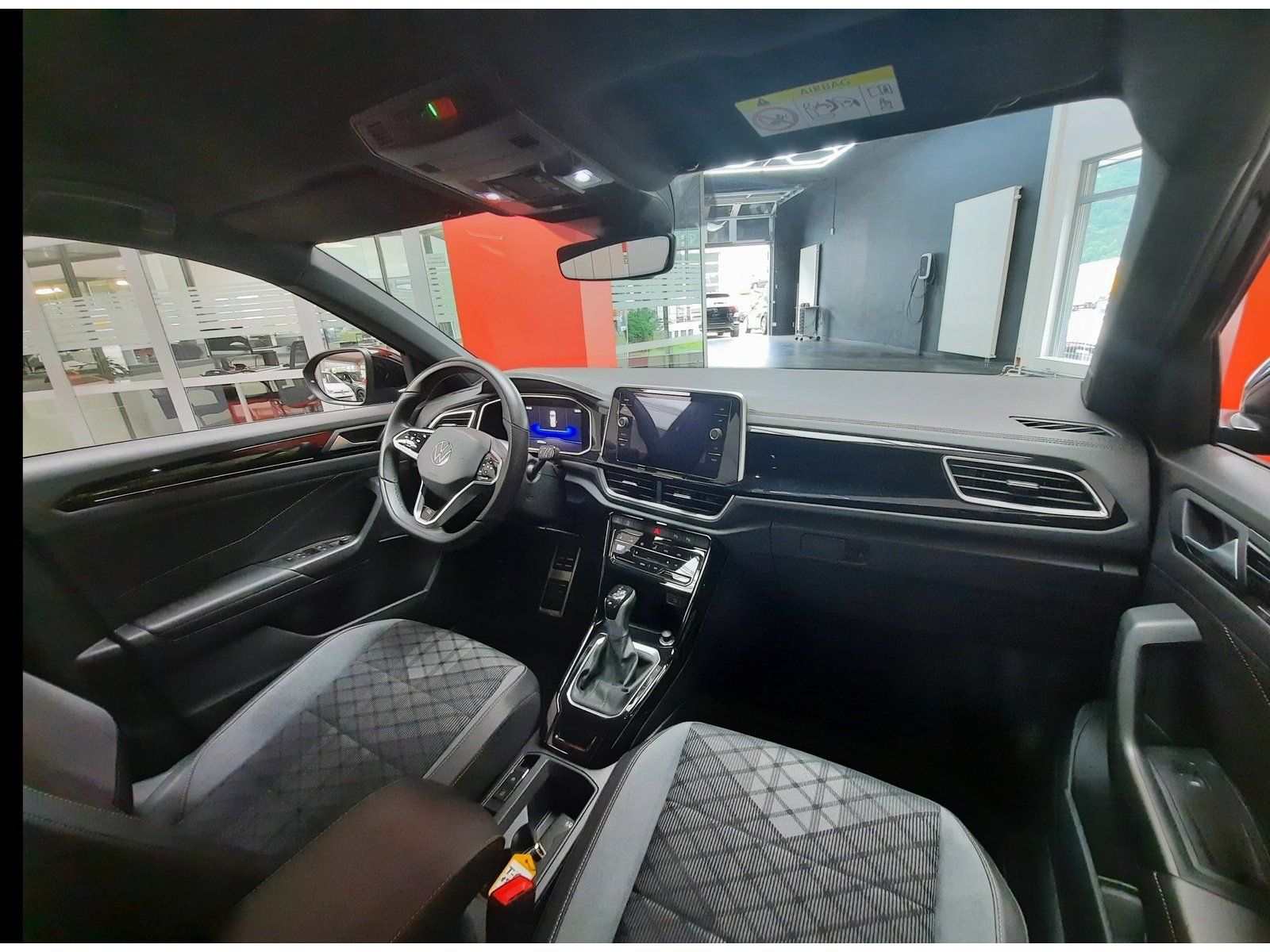 Fahrzeugabbildung Volkswagen T-Roc R-Line TSI DSG *AHK*Cam*Navi*LED*PDC*ACC*
