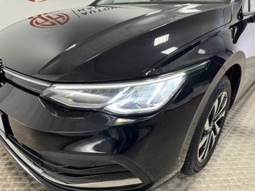 Volkswagen Golf VIII Lim. Active eTSI AT LED Navi SH