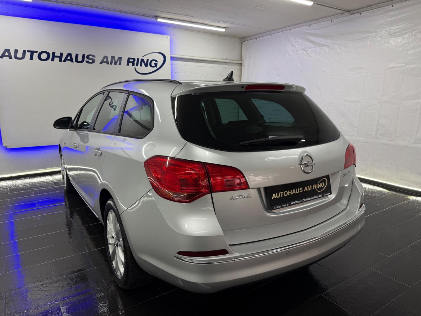 Opel Astra 2014 — photo 19