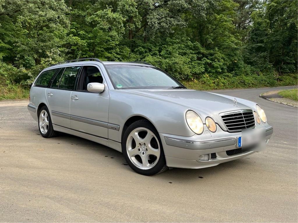 Mercedes-Benz E 240