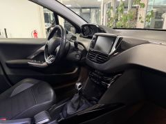 PEUGEOT 2008 1.2 Allure/NAVI/SHZ/PANO/KLIMA/CARPLAY PEUGEOT 2008 1.2 Allure/NAVI/SHZ/PANO/KLIMA/CARPLAY