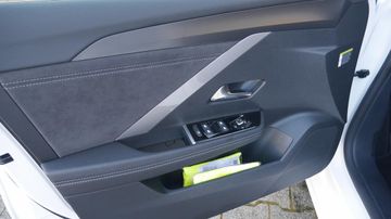 Bild 9 Opel ASTRA L 1.2 GS 5trg