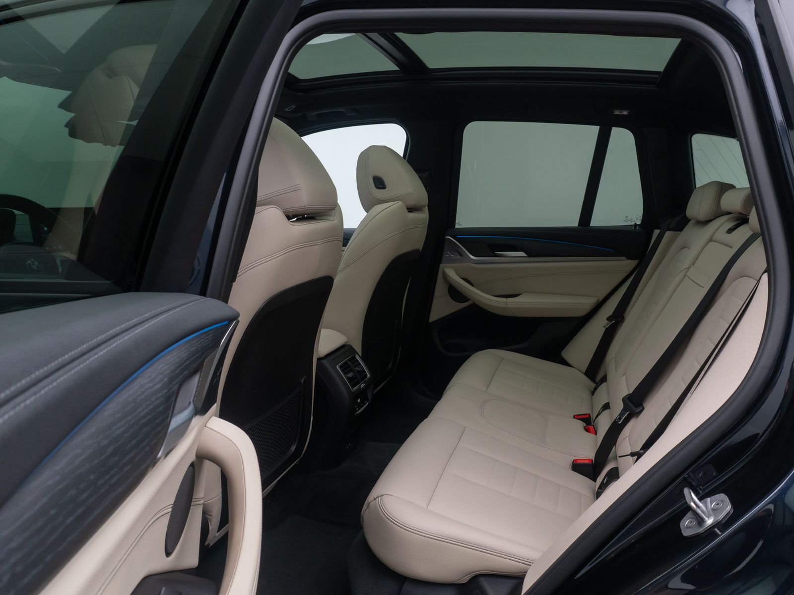 Fahrzeugabbildung BMW iX3 IMPRESSIVE 360&deg; H/K Panorama DAB HUD 20Zoll
