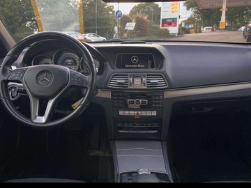 Mercedes E 200 - 11