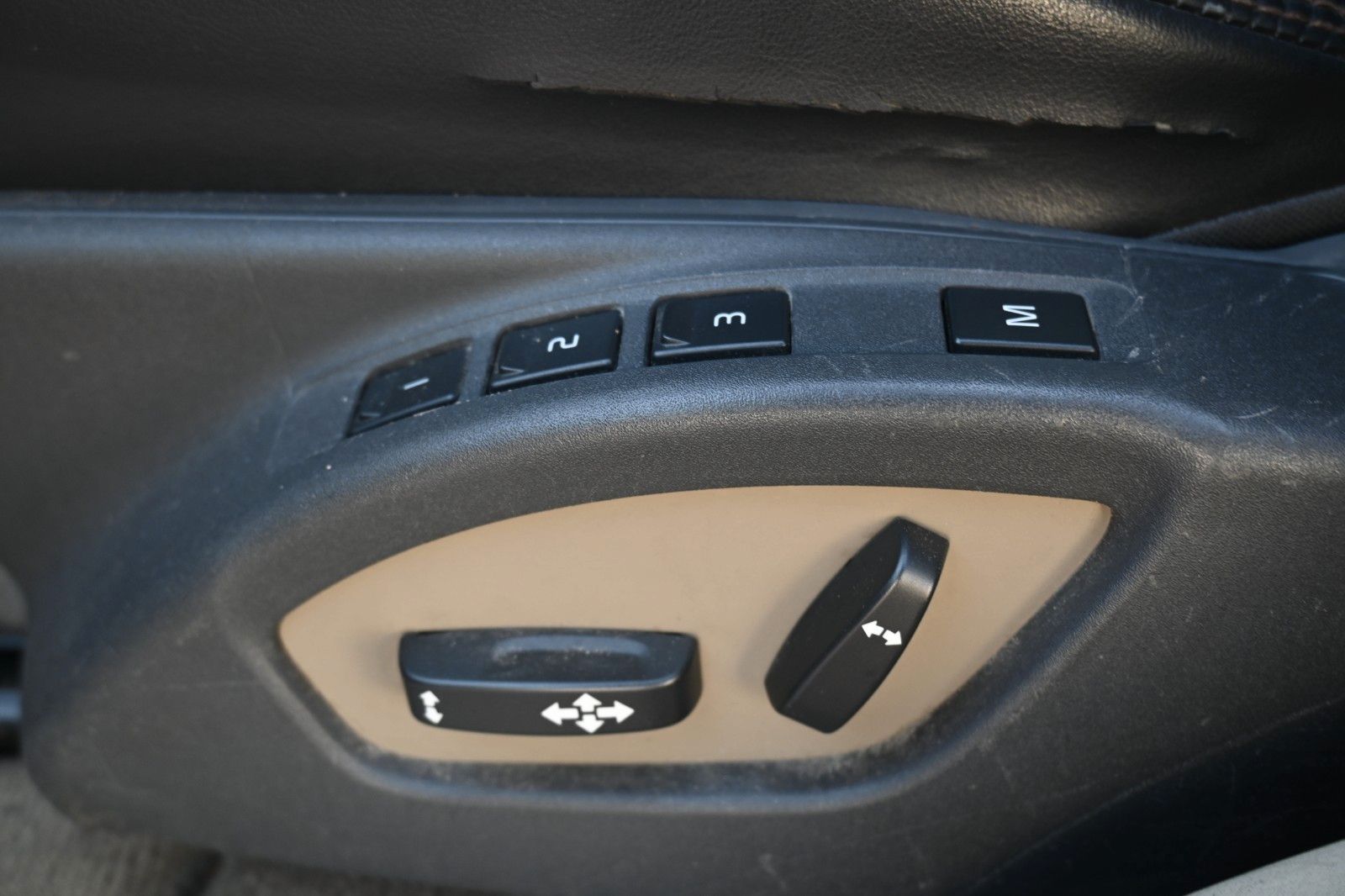 Fahrzeugabbildung Volvo XC60 3.2L 6-Zylinder