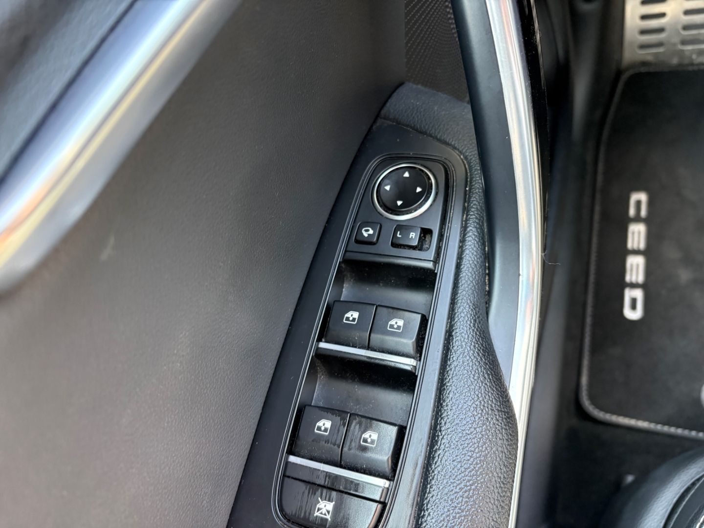 Fahrzeugabbildung Kia Ceed_sw Sportswagon Platinum Edition 1.6 CRDi EU