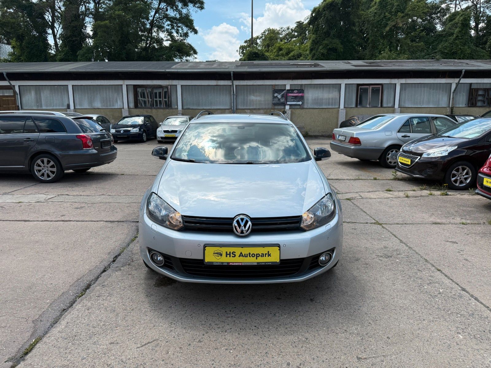 Volkswagen Golf - 1