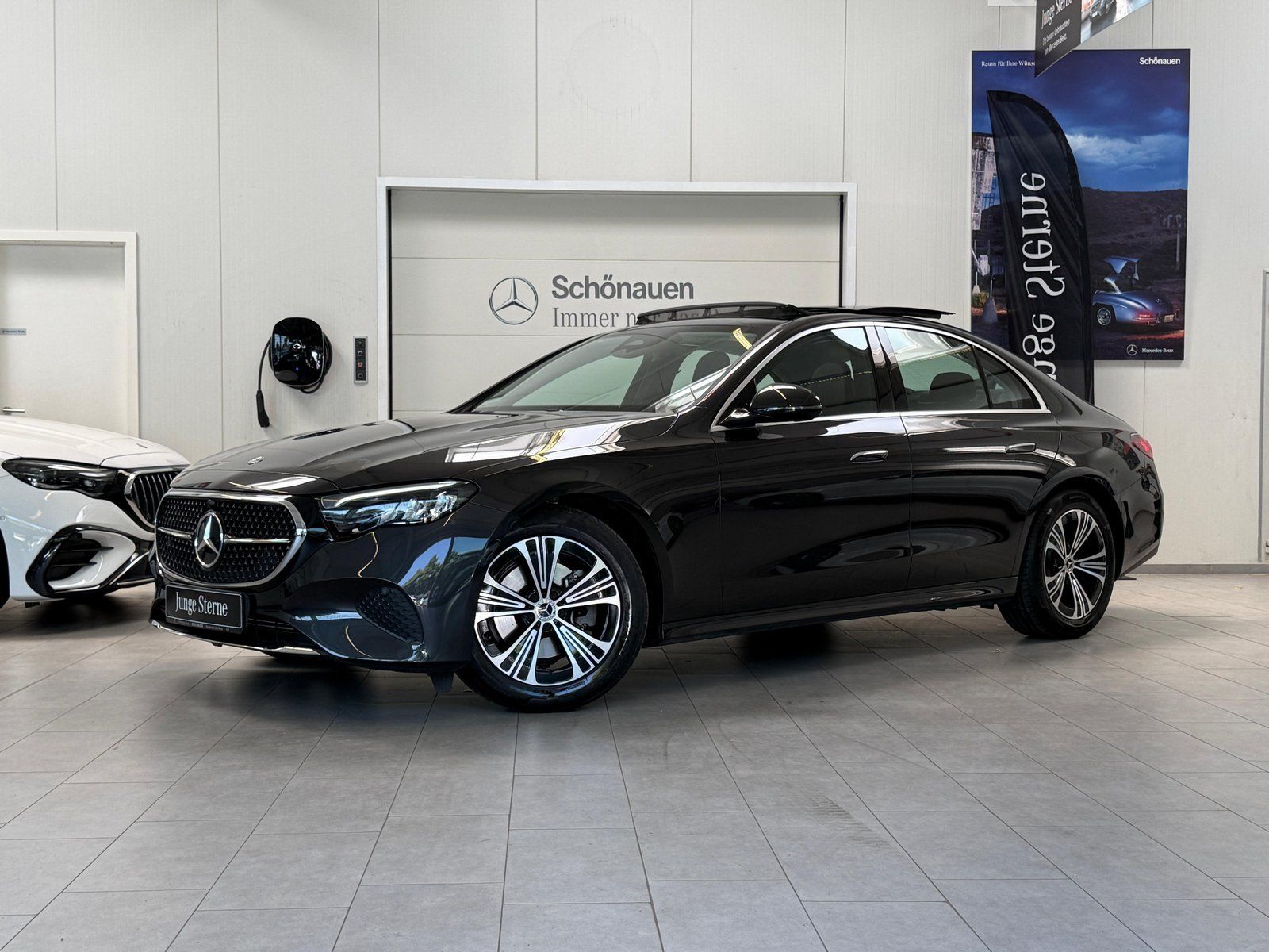Mercedes-Benz E220 d 4M AVANTGARDE ADV. PANO DISTR AHK KEYLESS foto 2