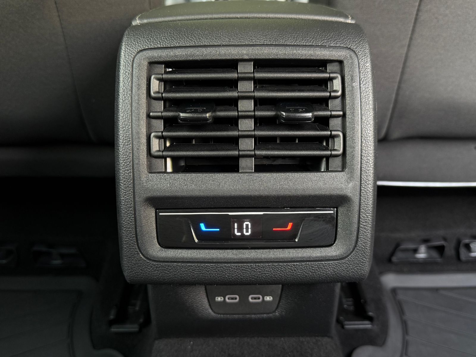 Fahrzeugabbildung Volkswagen Golf 2.0 TDI DSG Goal LED+KAM+ACC+SHZ+CARPL+AMBI
