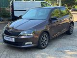 Skoda Fabia Drive 90 PS Klimaautomatik PDC Navi DAB