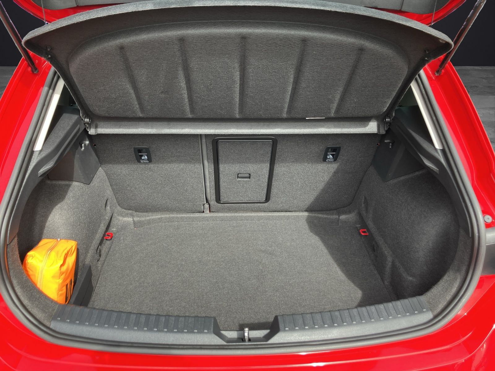 Fahrzeugabbildung SEAT Leon TSI FR Fahrschule - LED AHK Navi GRA Park-A