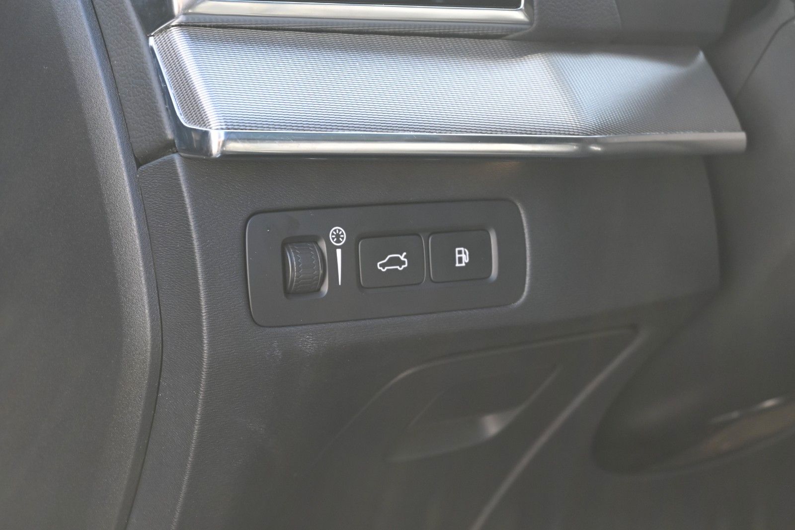 Fahrzeugabbildung Volvo XC90 R Design RC T8 Plug-In Hyb.AWD*LUFT*AHK*LED