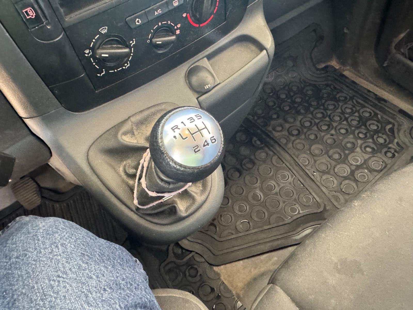 Peugeot Expert, mit 6 sitze