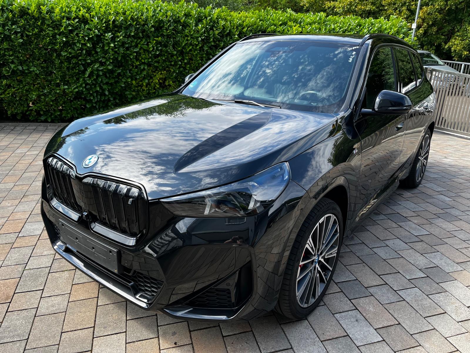 BMW iX1 30 M Sport PRO LivePR HUD Pano A SITZE 20"
