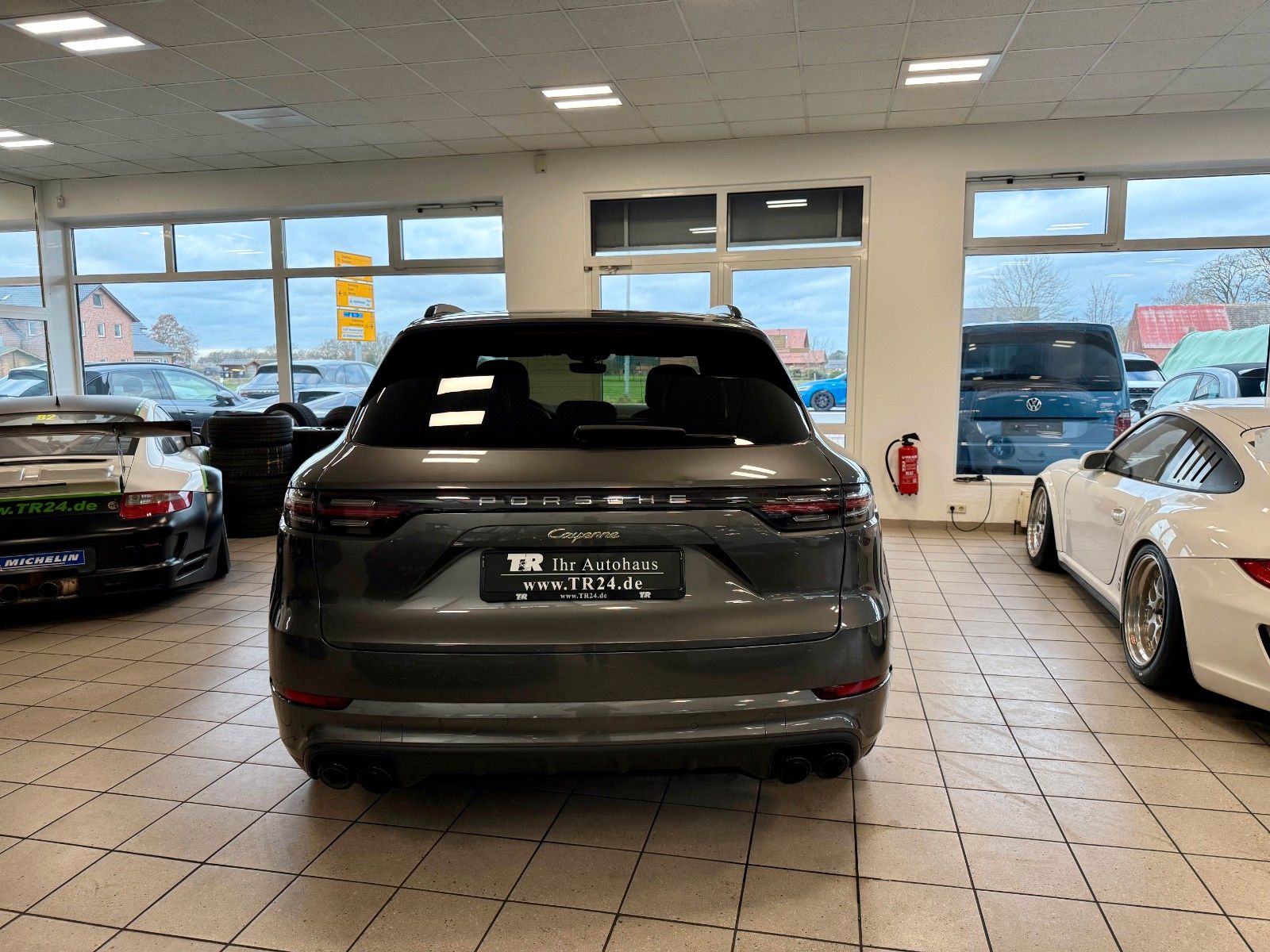 Fahrzeugabbildung Porsche Cayenne E-Hybrid ACC/Panorama/21Zoll/APPROVED