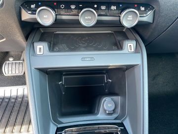 Citroën C4 MAX PURETECH 130 EAT8 Kam.+KeyLess+LED+Navi