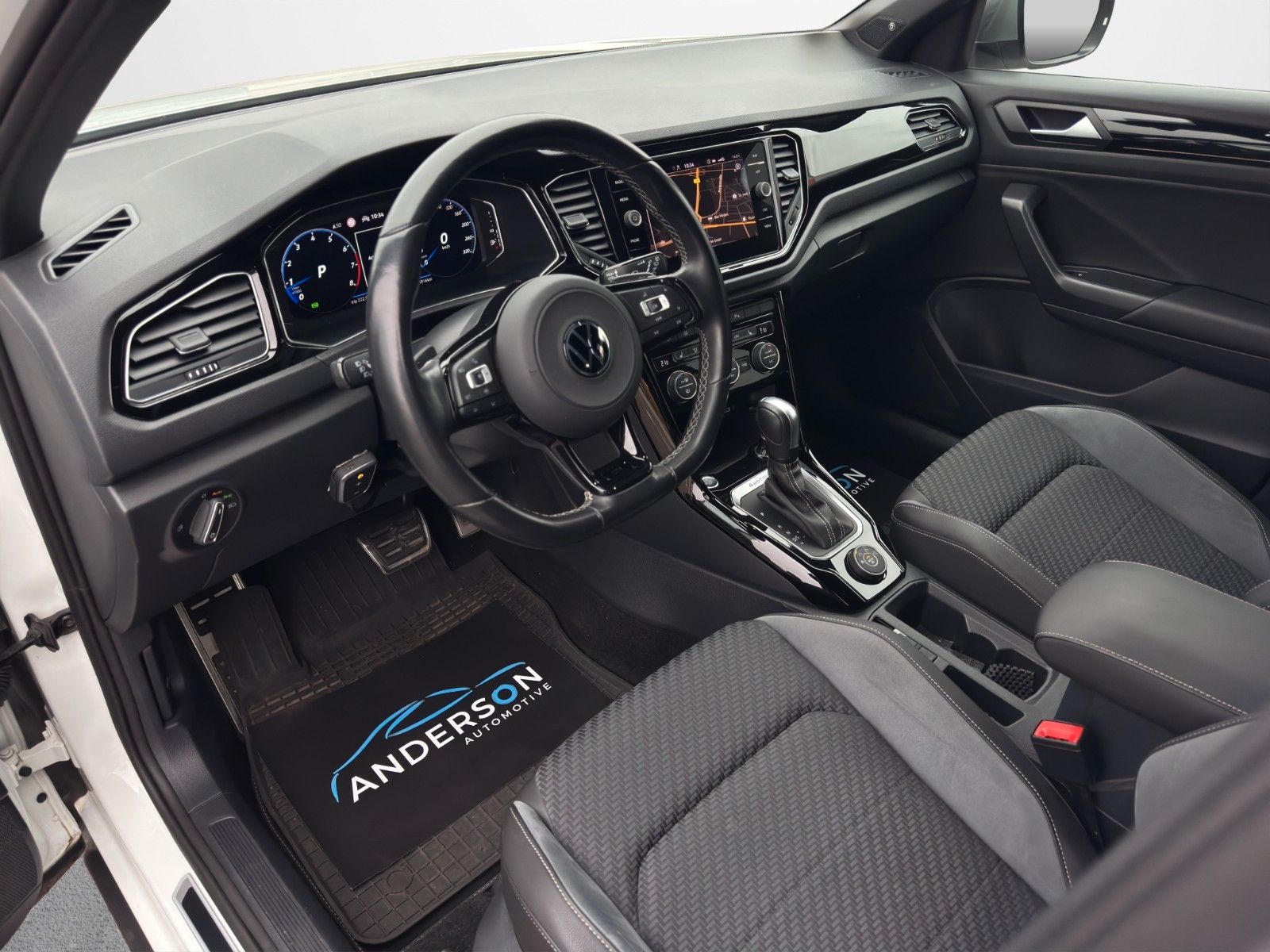 Fahrzeugabbildung Volkswagen T-ROC R 2.0 TSI KAM AHK AKRAPOVIC 19"