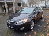 Opel Astra J Lim. 5-trg. Design Edition - Opel Astra aus 2011: Design Edition