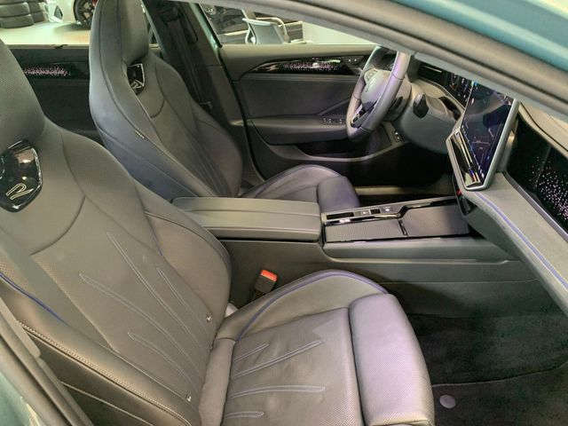 Passat Variant 1.5 eTSI DSG R-LINE IQ.LIGHT+AHK+