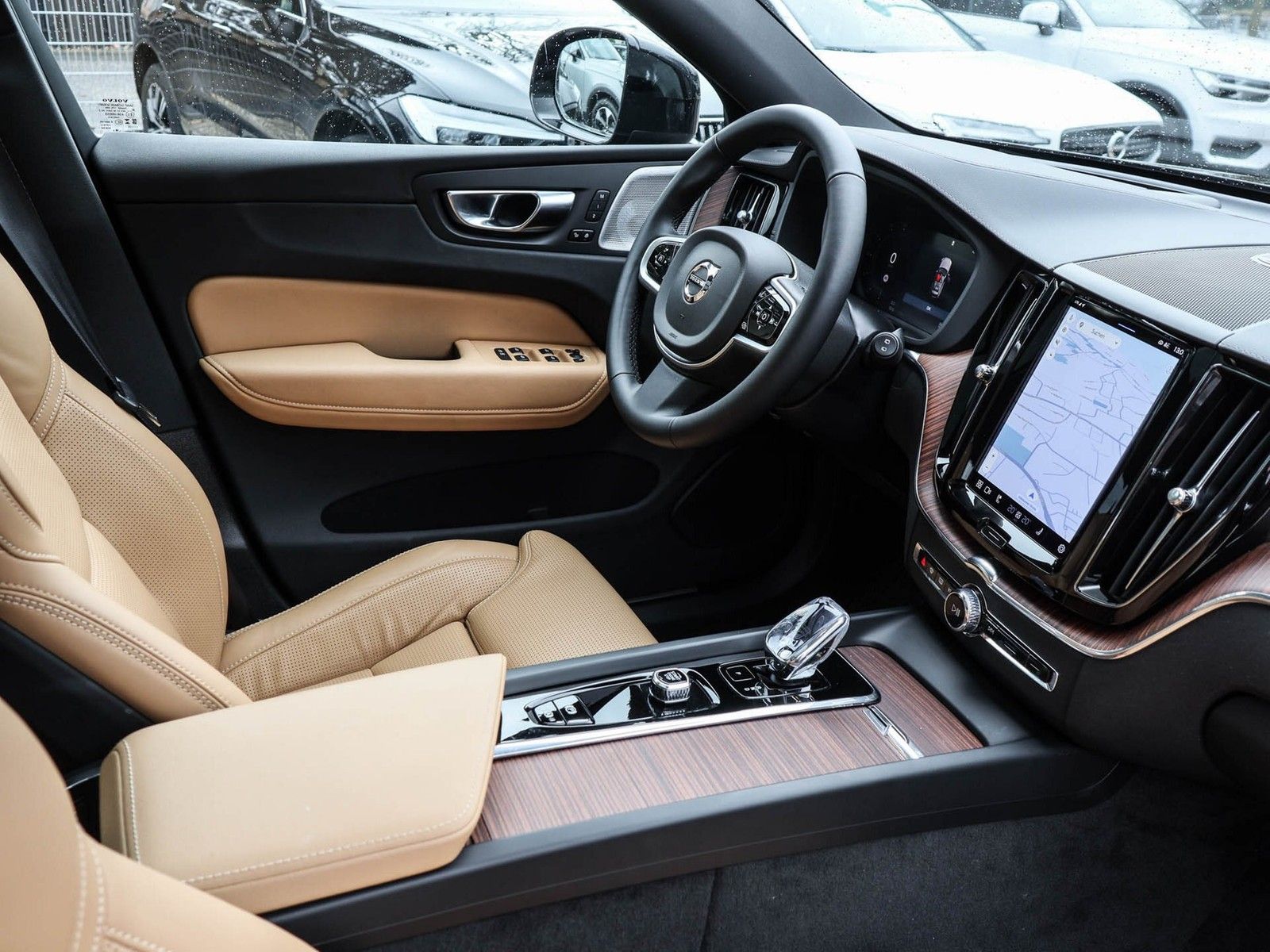 Volvo XC60 B5 Aut. Ultra Dark AWD Navi*PDC*LED imagem 3