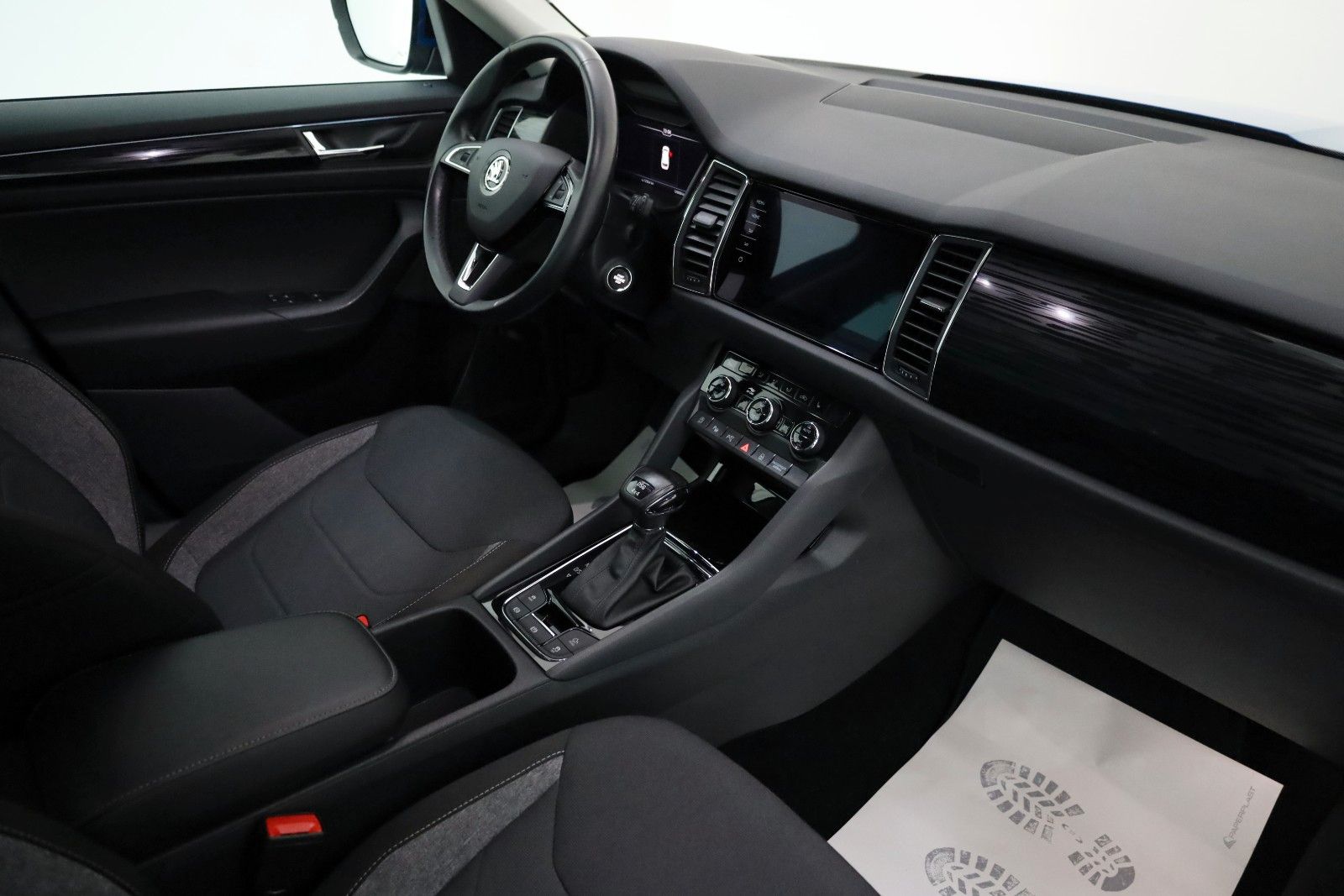Fahrzeugabbildung SKODA Kodiaq Drive 125 4x4 7 Si,Navi,LED,ACC,AHK,SR+WR