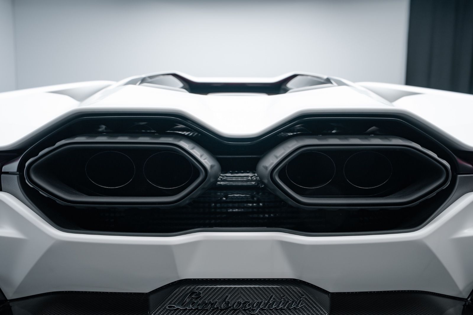 Fahrzeugabbildung Lamborghini REVUELTO CARBON/CAM/PASS DISPLAY