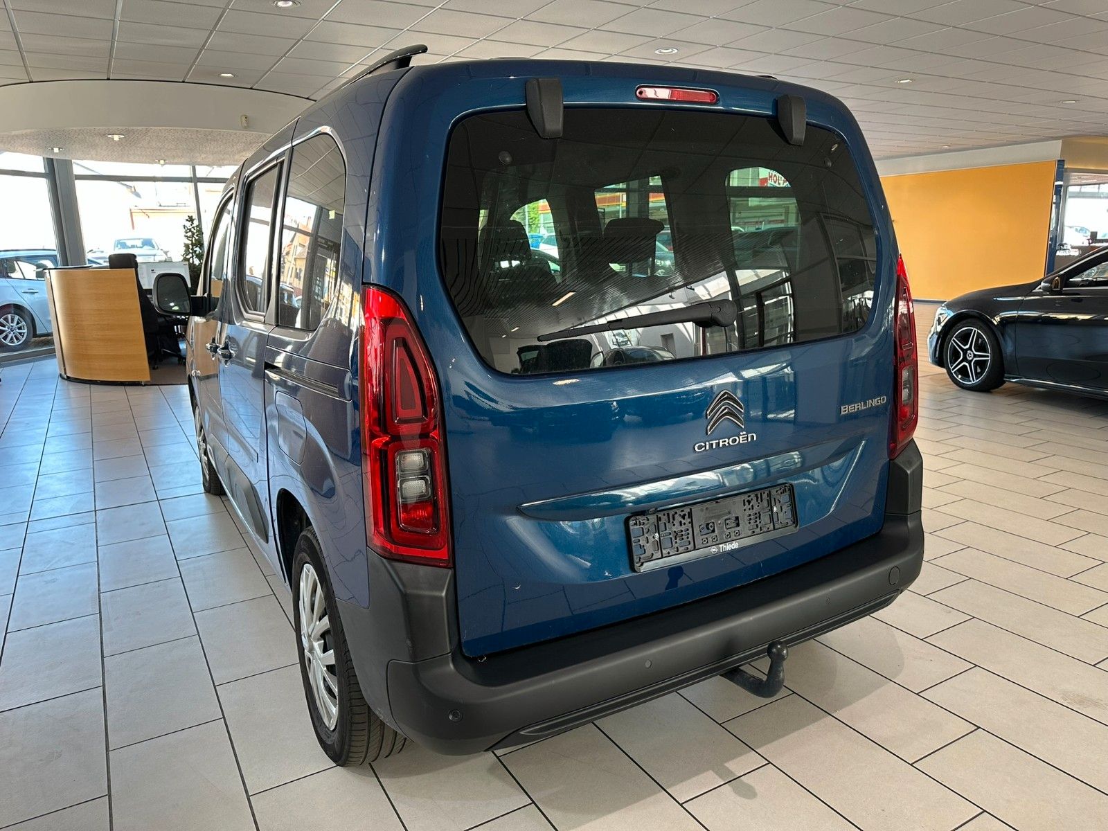 Fahrzeugabbildung Citroën Berlingo Shine M 1.2T NAVI/HEAD-UP/PDC+CAM/AHK