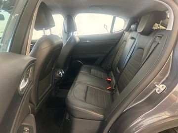 Alfa-Romeo Stelvio - 9