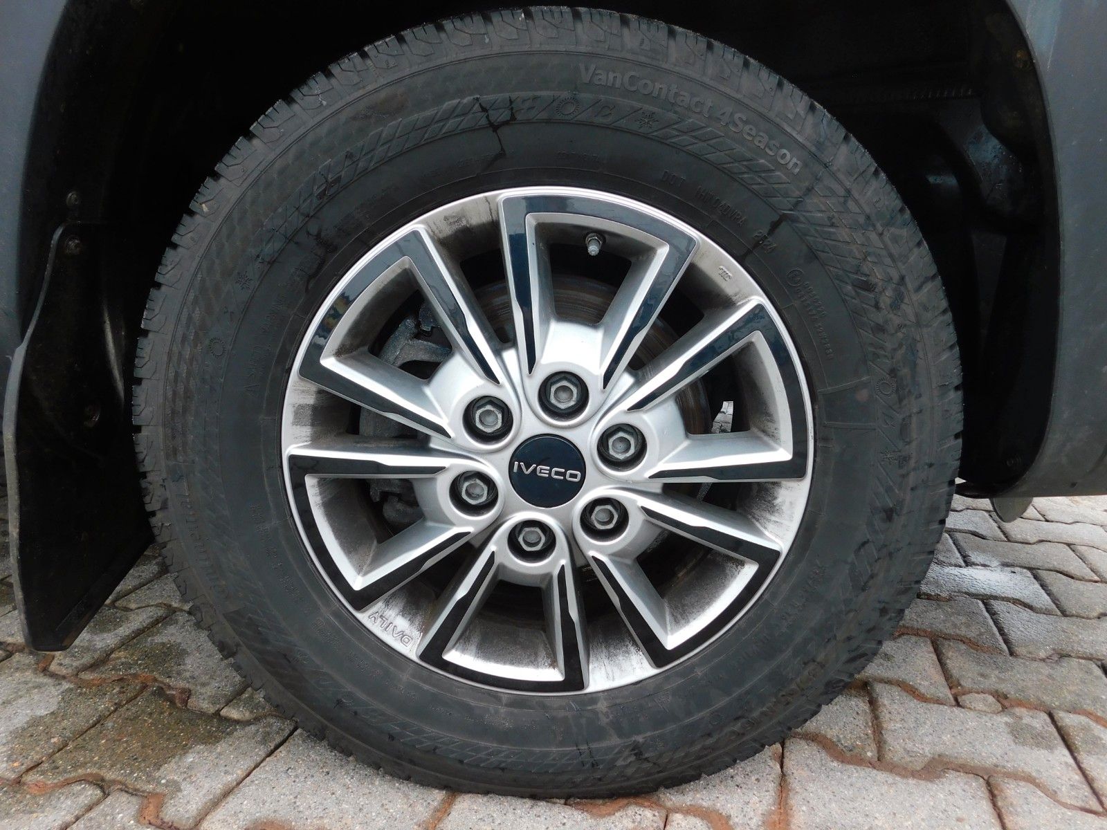 Fahrzeugabbildung Iveco Daily 35S16 DoKa  3Liter Diesel Automatik