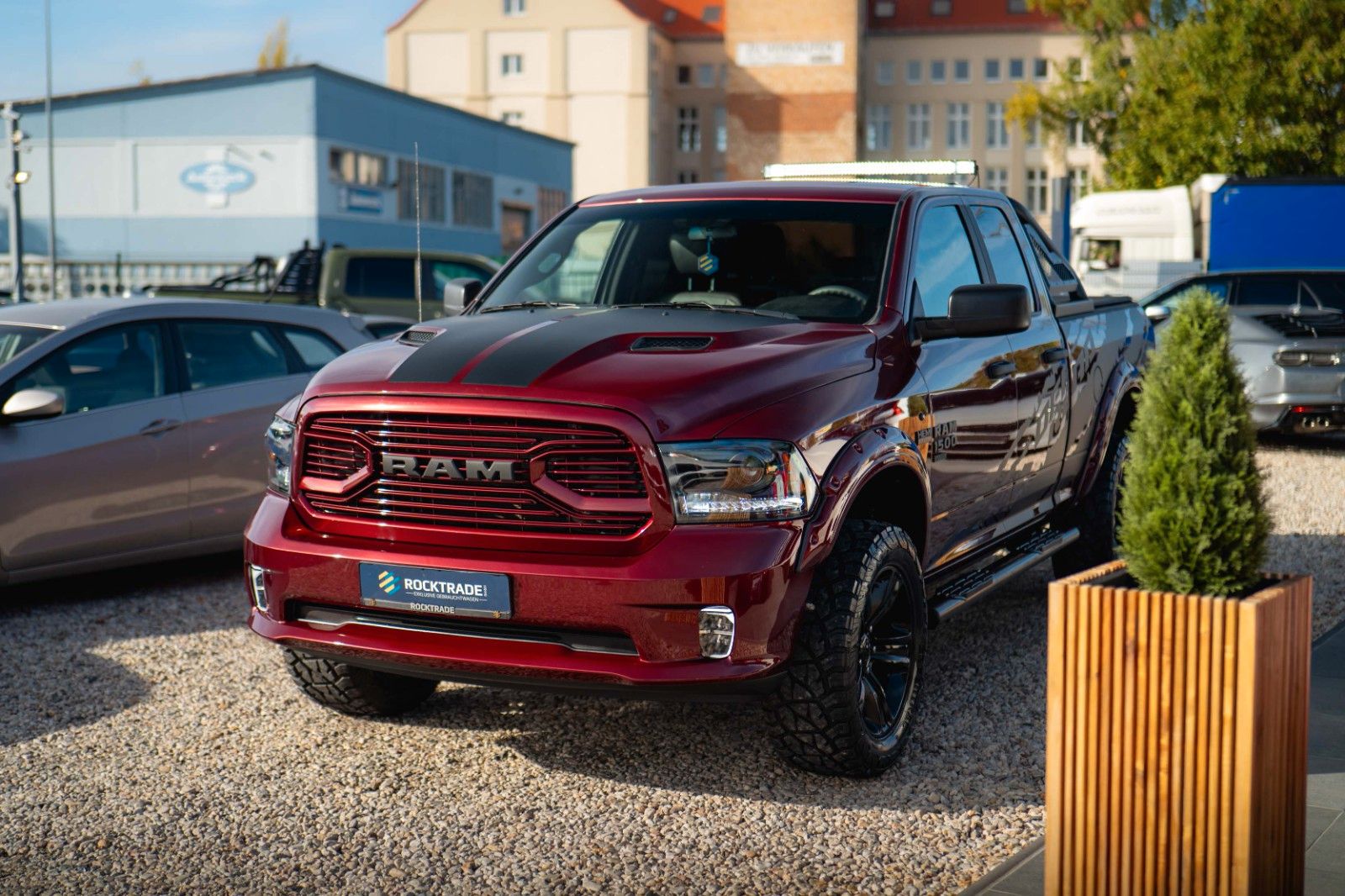 Fahrzeugabbildung Dodge RAM 5.7 V8 HEMI 4x4 OFFROAD Night-Paket LONG 19%