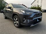 Toyota RAV 4 2.5 Hybrid Club Auto AWD  - Toyota RAV 4 mit Benzin-Antrieb: Allradantrieb, Geländewagen, Automatik