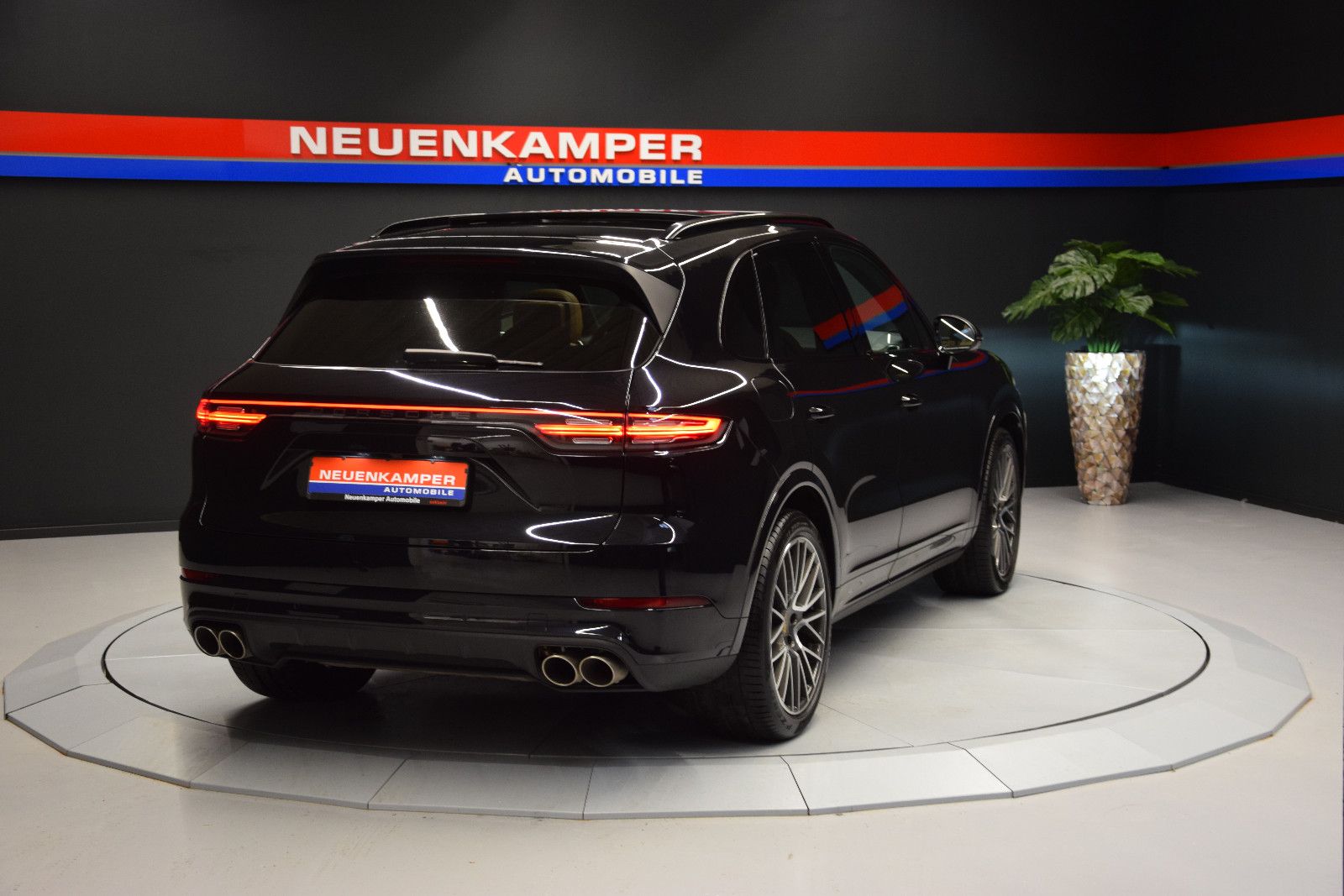 Fahrzeugabbildung Porsche Cayenne S Pano ACC Chrono BOSE HuD Memory 360°