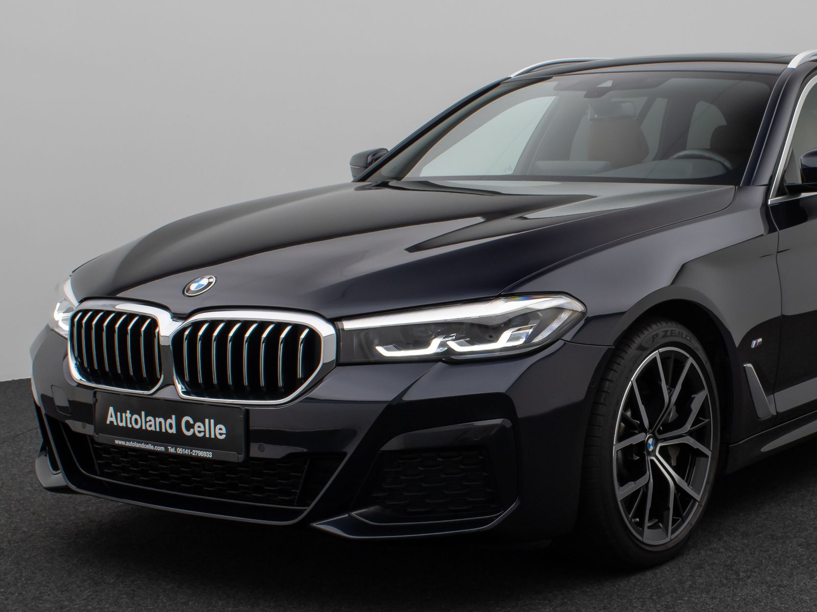 Fahrzeugabbildung BMW 530i M Sport Panorama Kamera DAB HiFi AHK Alarm