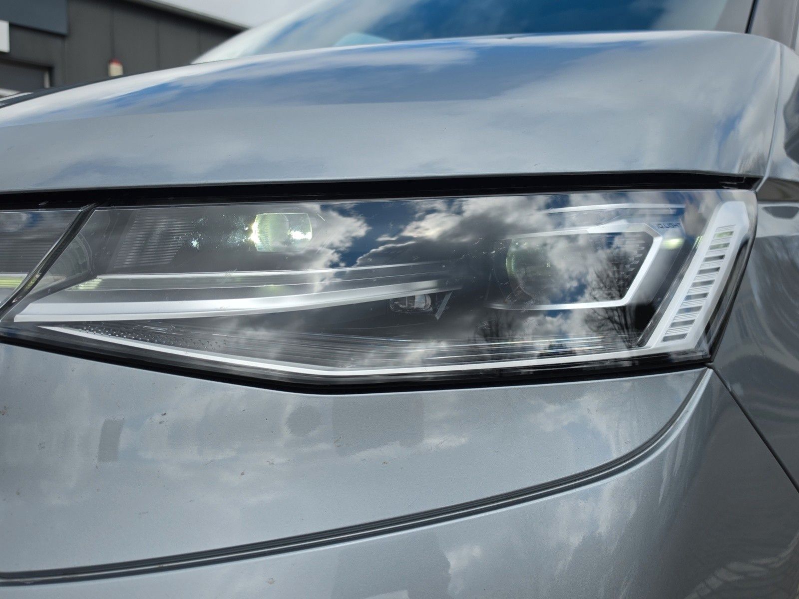 Fahrzeugabbildung Volkswagen Multivan T7Edition lang 2.0TDi DSG AHK/STHZ/PANO