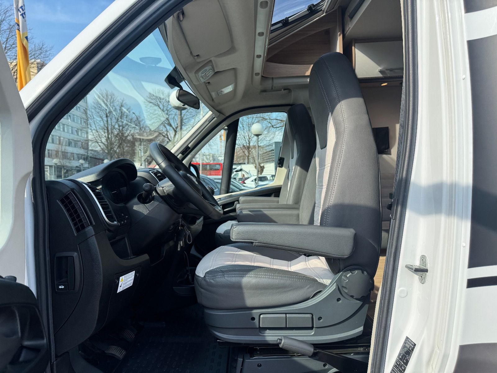 Fahrzeugabbildung Sunlight T 68 ADVENTURE EDITION FIAT LITIHIUM INVERTER 1H